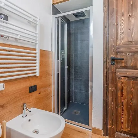 Nest-home In Front To Mont Blanc